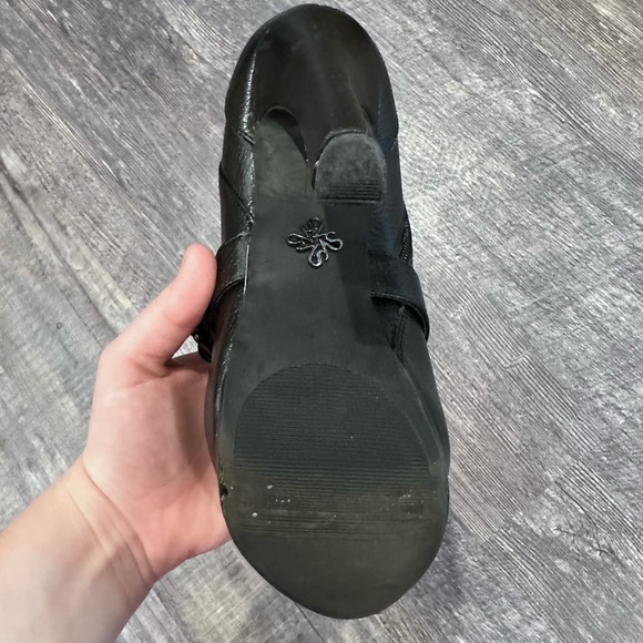 Vera Wang Black Heeled Boots - Picture 9 of 11